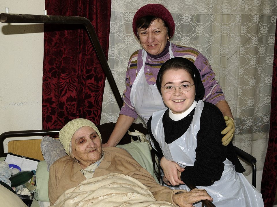 Rumänien – Kita mit Betten und medizinischer Versorgung unterstützt